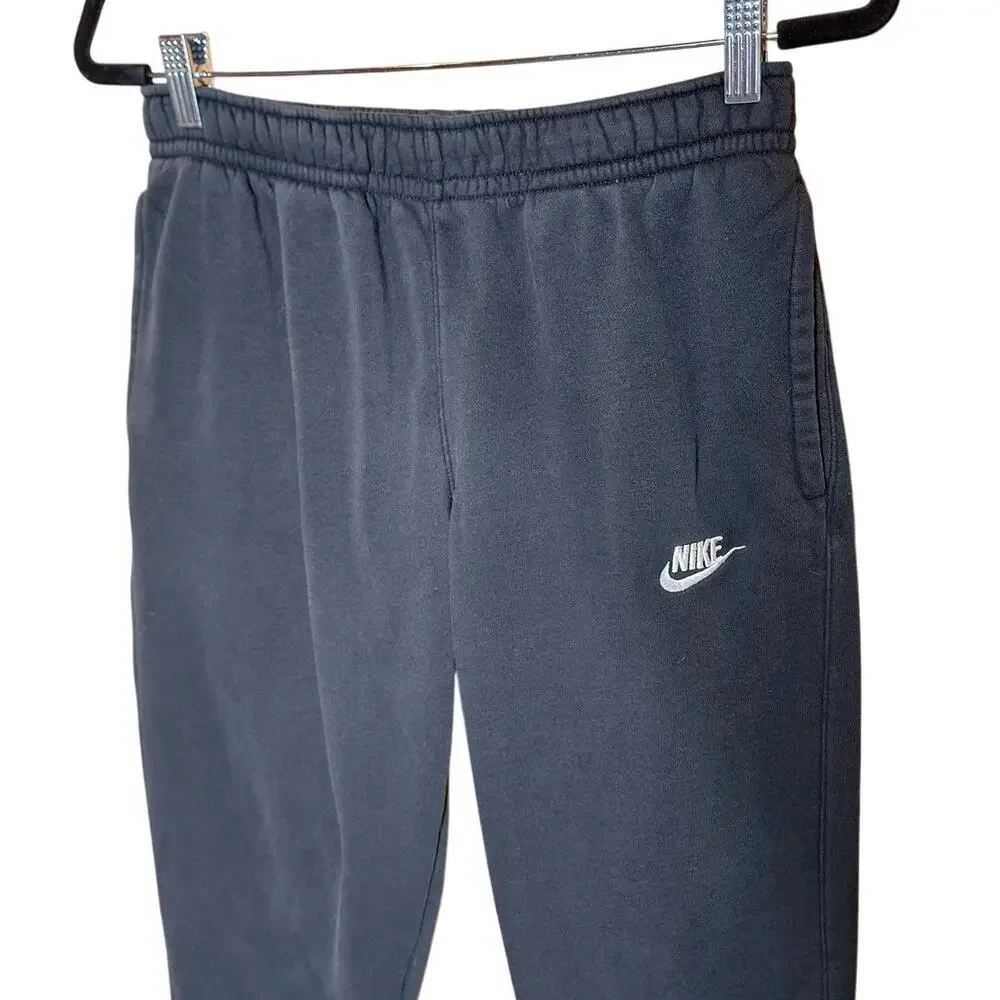 Nike Clubfleece signature black jogger sweatpants black cozy loungewear gym